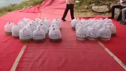 காரியமங்கலம்: சோமலிங்க ஐயர் ஏரியில் 20 ஆயிரம் மீன்குஞ்சுகள் விடும் நிகழ்ச்சியில் தர்மபுரி MP ஆ.மணி, ஆட்சியர் சதீஷ் பங்கேற்பு