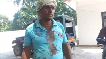 तिर्वा: ठठिया के थरिहार गांव में जमीन पर कब्जे को लेकर दबंगों ने युवक को पीटा, थाने में दिया शिकायती पत्र