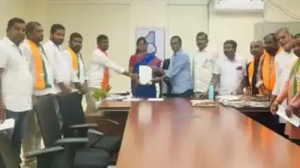 గజ్వేల్: శివాలయ భూమి కబ్జాల నుంచి కాపాడాలని ఎమ్మార్వోకి వినతిపత్రం అందజేసిన పట్టణ బీజేపీ నాయకులు