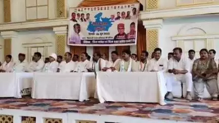 भिंड नगर: भिंड के गीतांजलि मैरिज गार्डन में संगठन सृजन अभियान के तहत नए जिलाध्यक्ष बनाने को लेकर कार्यकर्ताओं से संवाद