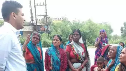 सिलवानी: कलेक्टर अरुण विश्वकर्मा ने पड़रिया कला पहुंचकर विद्युत दुर्घटना पीड़ितों को दी सांत्वना