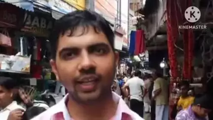 पानीपत: पानीपत के इंसार बाजार में नगर निगम के अधिकारी, अतिक्रमण करने वाले दुकानदारों को JCB से हटाने की चेतावनी