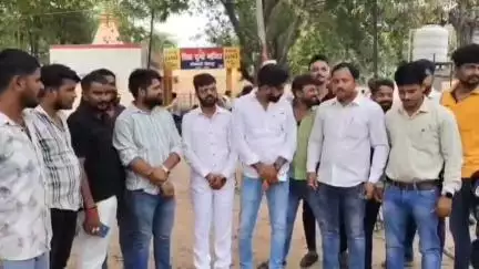 बीकापुर: सूरज भगत सिंह नाम की फेसबुक आईडी से ब्राह्मण समाज पर अमर्यादित भाषा प्रयोग करने की बीकापुर कोतवाली में की गई शिकायत