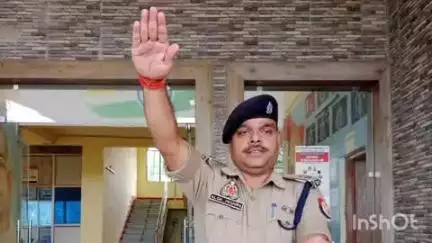 औरैया: ककोर मुख्यालय स्थित एसपी कार्यालय में अपर पुलिस अधीक्षक ने नशा मुक्ति के लिए दिलाई शपथ
