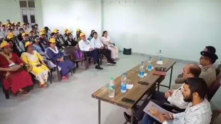 जोगिंदर नगर: जोगिंदरनगर में सड़क सुरक्षा को लेकर एसडीएम की मौजूदगी में जागरूकता शिविर आयोजित