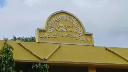 বহরমপুর: বাল্যবিবাহ রোধ করতে প্রশাসন এবার শক্ত হাতে লাগাম ধরবে,জানালেন অতিরিক্ত জেলাশাসক বহরমপুর হাতিনগর সারদা বালিকা বিদ্যালয়ে