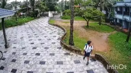 പെരിന്തല്‍മണ്ണ: അങ്ങാടിപ്പുറം മരിങ്ങത്ത് റോഡിൽ വിദ്യാർത്ഥിക്ക് നേരെ പഞ്ഞടുത്ത് തെരുവുനായ, സി.സി.ടി.വി ദൃശ്യം