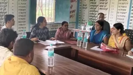 लेस्लीगंज: पलामू: उपायुक्त समीरा एस लेस्लीगंज में पेयजलापूर्ति योजना समिति की समीक्षा बैठक में शामिल हुईं