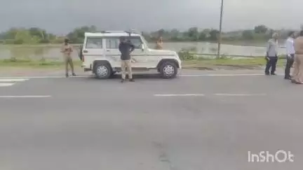 कुरावली: कुरावली क्षेत्र में CO ने टीम के साथ पहुंचकर दुर्घटना वाले क्षेत्र के ब्लैक स्पॉट को किया चिन्हित