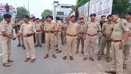 આણંદ: રથયાત્રાને લઇ વિદ્યાનગર પોલીસ દ્વારા  વિદ્યાનગર રોડ ઉપર સમગ્ર રથયાત્રાના રોડ ઉપર પેટ્રોલિંગનું આયોજન કરવામાં આવ્યું