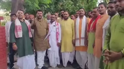 बरहज: इटावा मामले पर देवरिया में ब्रह्मण समाज ने सौंपा ज्ञापन