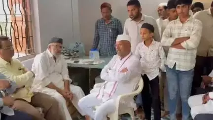 सिल्लोड: आमदार अब्दुल सत्तार यांची पिंपरी राजा येथे सांत्वन कार अपघातात मृत्यू पावलेल्या युवकांच्या नातेवाईकांची घेतली भेट