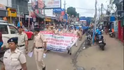 ডায়মন্ডহারবার ১: মাদক মুক্ত ও পাচার রুখতে মানুষকে সচেতন করতে ডায়মন্ডহারবার থানার উদ্যোগে রেলি করল পুলিশকর্মীরা