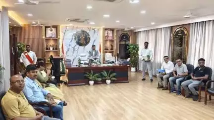 धनबाद/केंदुआडीह: धनबाद समाहरणालय में आर्थिक रूप से कमजोर युवाओं को आजीविका एवं कौशल विकास से जोड़ने के लिए हुई बैठक