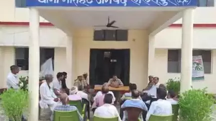 पाली: आगामी त्योहारों को ध्यान में रखते हुए नाराहट थाना परिसर में प्रभारी निरीक्षक की अध्यक्षता में पीस कमेटी की बैठक हुई