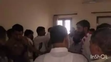 बिसौली: बिसौली नगर में पीडब्लूडी गेस्ट हाउस में पहुंचे सपा सांसद आदित्य यादव ने सुनीं जन समस्याएं