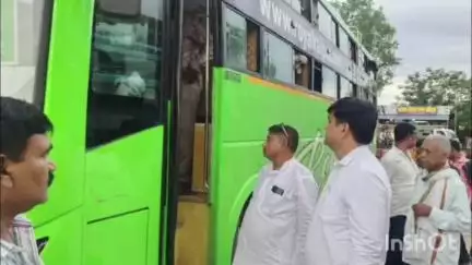 गढ़वा: गढ़वा एसडीएम ने बस स्टैंड का किया औचक निरीक्षण, अव्यवस्था पर सख़्ती जताते हुए सुधार के निर्देश दिए