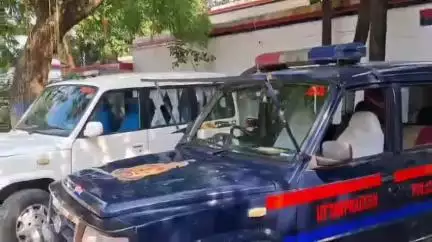 झांसी: उप शिक्षा निदेशक कार्यालय के बाबू को सात हजार रुपये की रिश्वत लेते रंगे हाथों विजिलेंस टीम ने किया गिरफ्तार
