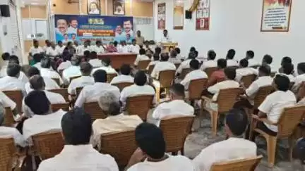 திருப்பூர் தெற்கு: வேலம்பாளையத்தில் உள்ள வடக்கு மாவட்ட மாநகர திமுக அலுவலகத்தில் ஆலோசனைக் கூட்டம் நடைபெற்றது