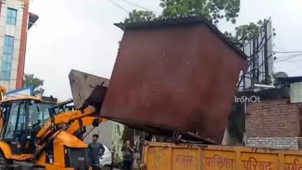 होशंगाबाद नगर: नर्मदापुरम के वार्ड क्रमांक 6 में नगर पालिका के अतिक्रमण दल ने अतिक्रमण हटाया