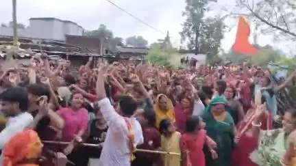 विष्णुगढ़: बसरिया में सर्व कल्याण नवचंडी महायज्ञ के चौथे दिन नगर भ्रमण हुआ, श्रद्धालु उमड़े