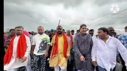 छिंदवाड़ा: खंडवा दादा दरबार तक सांसद विवेक बंटी साहू की पदयात्रा, रोहाना में पूर्व कैबिनेट मंत्री ने किया स्वागत