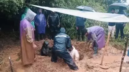ಮಡಿಕೇರಿ: ತೋಡಿದಷ್ಟು ತುಂಬಿದ ಗುಂಡಿ, ಬಲಮುರಿ ಗ್ರಾಮದಲ್ಲಿ ಶವ ಹೂಳಲು ಪರದಾಟ