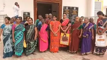 மானாமதுரை: மானாமதுரை ஊராட்சி ஒன்றிய அலுவலகத்தை முற்றுகையிட்ட பொதுமக்களால் பரபரப்பு