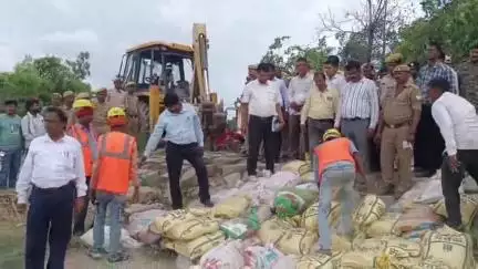 घोसी: दोहरीघाट में बाढ़ के दौरान बचाव एवं राहत कार्यों को लेकर हुई मॉक एक्सरसाइज