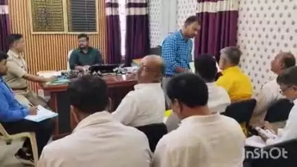 दाउदनगर: अनुमंडल कार्यालय में एसडीओ अमित राजन ने अनुमंडल कल्याण अनुश्रवण समिति और अनुमंडल अनुश्रवण समिति आपूर्ति की बैठक की