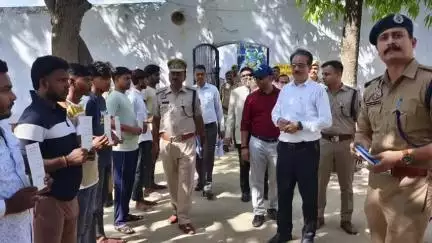 ज्ञानपुर: ज्ञानपुर स्थित जिला जेल का जिला जज, डीएम व एसपी ने किया निरीक्षण, दिया पौधारोपण का संदेश