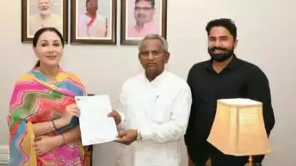 चौहटन: चौहटन विधायक ने उपमुख्यमंत्री को विधानसभा क्षेत्र के धार्मिक स्थलों को मुख्य सड़कों से जोड़ने के लिए सौंपा ज्ञापन
