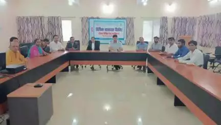 बड़वानी: जिला विधिक सेवा प्राधिकरण में ट्रांसजेंडर के अधिकारों को लेकर बदलाव समिति के सदस्यों की बैठक
