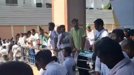 पटना ग्रामीण: बापू सभागार में छात्र-युवा संवाद के बाद मची अफरा-तफरी, शीशा टूटने से एक कार्यकर्ता घायल