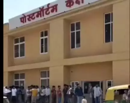 ग्वालियर गिर्द: ई-रिक्शा के नीचे दबने से डेढ़ साल के बच्चे की मौत