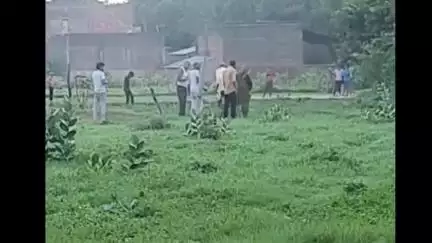 करहल: करहल क्षेत्र में जमीनी विवाद को लेकर दो पक्षों में जमकर हुई मारपीट, वीडियो सोशल मीडिया पर वायरल