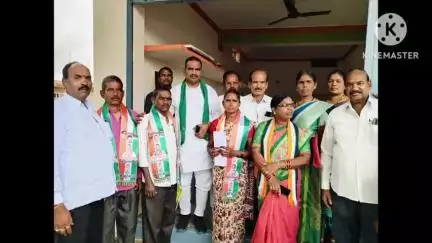 ఆలేరు: ప్రభుత్వ విప్ బీర్ల ఐలయ్య సమక్షంలో పలువురు బిఆర్ఎస్ కు రాజీనామా చేసి కాంగ్రెస్ లో చేరిక