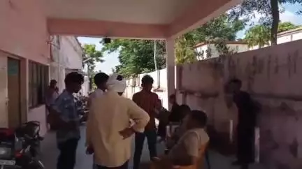 भिनगा: शिवपुर बनकट शुकुलपुरवा में फंदे से लटकता मिला युवक का शव, भिनगा में परिजनों ने कराया शव का पीएम