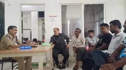 बड़वानी: अंजड थाने में मोहर्रम पर्व को लेकर समाजजनों और ताज़िया बनाने वालों की बैठक का आयोजन
