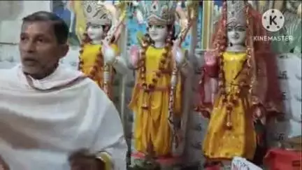 बांधवगढ़: उमरिया: राम दरबार मंदिर में पुजारी द्वारा श्री रामचंद्र जी की आरती, भक्त हुए शामिल