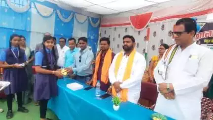 चारामा: चारामा के कन्या उच्चतर माध्यमिक शिक्षा में संकुल स्तरीय शाला प्रवेशोत्सव का आयोजन हुआ