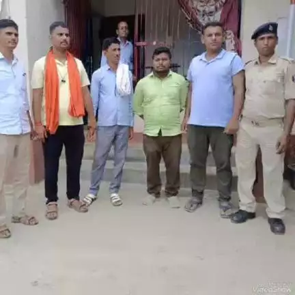 दावथ: दावथ अंचल कार्यालय परिसर से निगरानी टीम ने ₹18000 रिश्वत लेते राजस्व कर्मचारी और बिचौलिया को किया गिरफ्तार