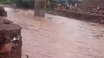 मंडला: धनगांव में रात की बारिश से डायवर्सन पुलिया क्षतिग्रस्त, मरम्मत कार्य जारी