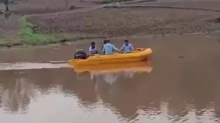 अलीराजपुर: जोबट: गुंजारी में नाले में बहे माँ-बेटा, माँ बची, बेटे की तलाश जारी, प्रशासन मौके पर