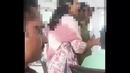 हाटा: हाटा कोतवाली थाने में किशोरी ने शादी के बाद साथ रखने की मांग को लेकर किया हंगामा, पुलिस ने दर्ज किया मुकदमा