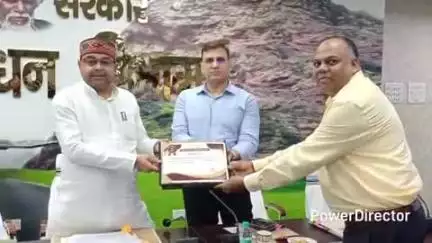 कहरा: उत्कृष्ट कार्यों के लिए श्रम अधिकारी भरतजी राम को मिला सम्मान, श्रम मंत्री ने दिया प्रशस्ति पत्र