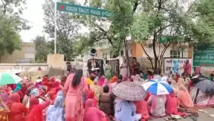 ਫਾਜ਼ਿਲਕਾ: ਸਿਵਲ ਸਰਜਨ ਦਫਤਰ ਦੇ ਬਾਹਰ ਆਸ਼ਾ ਵਰਕਰਾਂ ਨੇ ਲਾਇਆ ਧਰਨਾ, ਸਿਵਲ ਸਰਜਨ ਤੇ ਦੁਰਵਿਹਾਰ ਕਰਨ ਦੇ ਇਲਜ਼ਾਮ