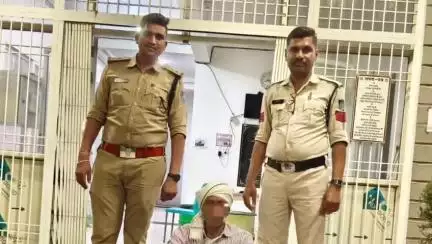 बड़वानी: अंजड़ पुलिस ने ऑपरेशन प्रहार के तहत एक व्यक्ति को धनोरा बसाहट में गांजा पीते हुए पकड़ा