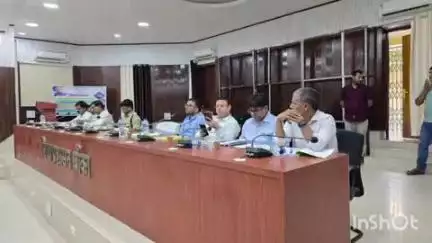 बांका: नगर परिषद उपचुनाव को लेकर समाहरणालय में एसपी और अपर समरहर्ता ने की संयुक्त ब्रीफिंग