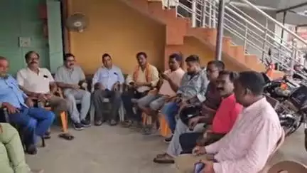 गोला: गोला के डीवीसी चौक के पास कुशवाहा समाज की बैठक, 6 जुलाई को मैट्रिक व इंटर पास छात्र-छात्राएं होंगे सम्मानित